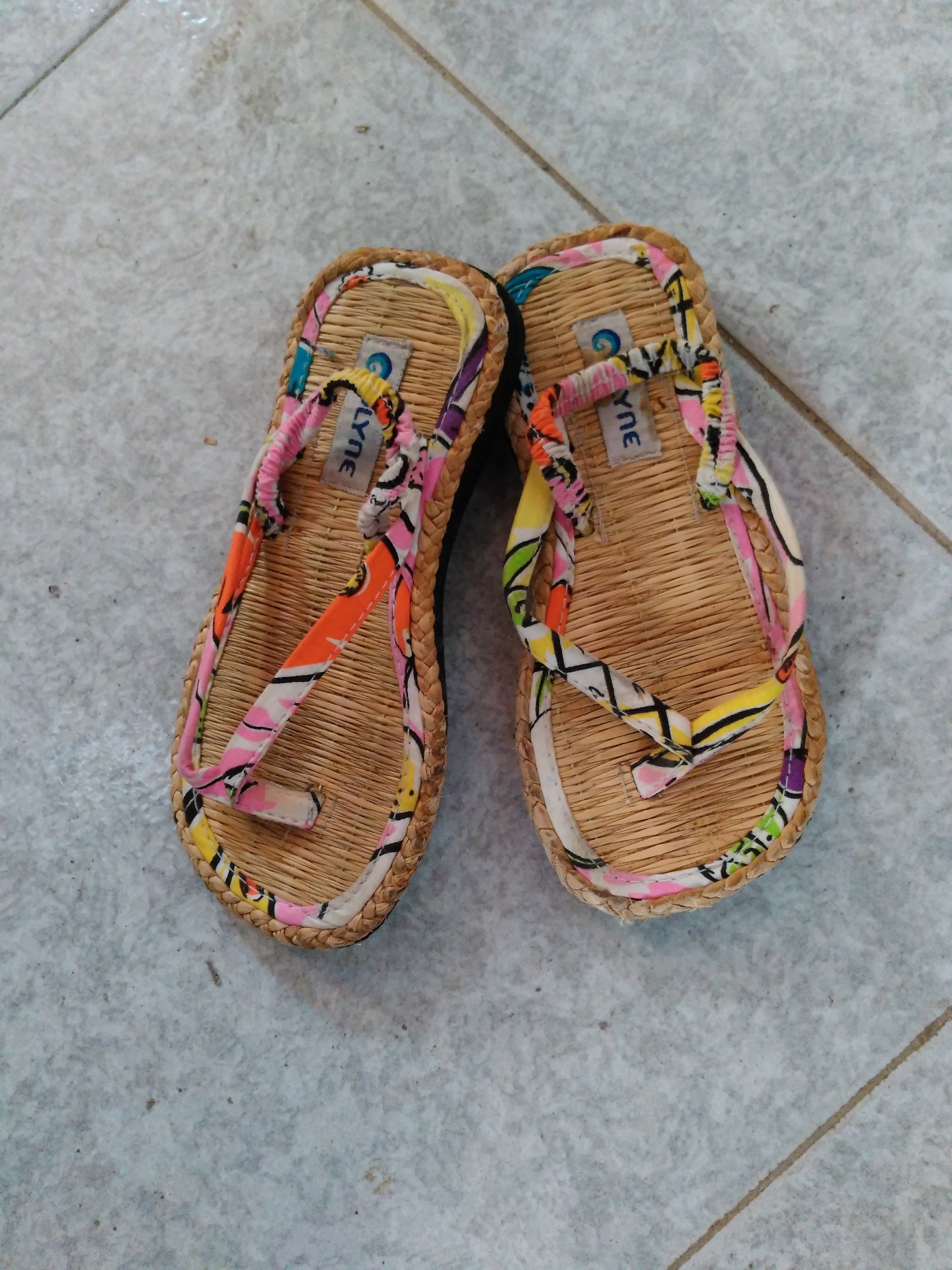 Ref. 001262016. Chancletas para niña. Tarra: 28 Aprox. 