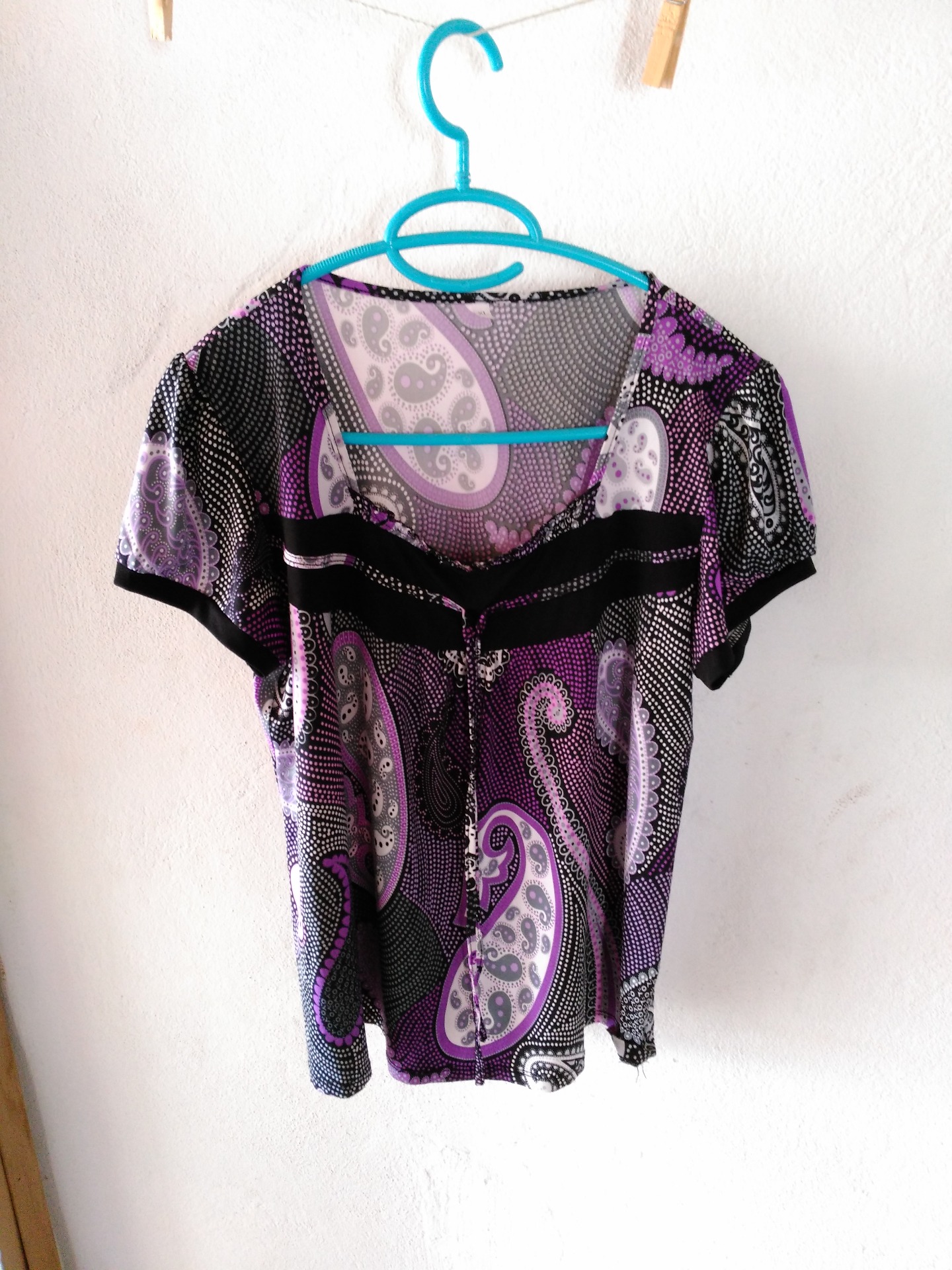 Ref. 004662016. Jersey Mujer Manga Corta Estampado Morado. Talla: XL